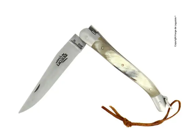 Couteau pliant 11 cm manche corne de vache Aubrac, mitres inox finition satinée