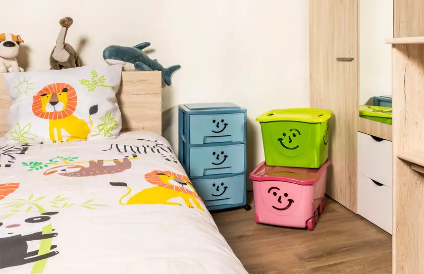 Mhome Aufbewahrungsbox Fancy Smile mit Deckel und Rollen 47,5 Liter Grün