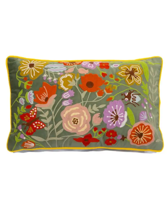 Samtkissen mit floraler Stickerei auf grün-grau