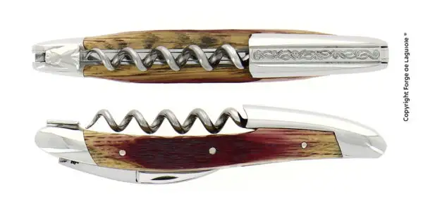 Couteau de sommelier en chêne de barrique, finition brillante avec chape sculptée motif Pinot
